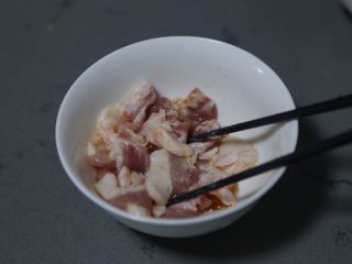 白菜豆腐汤,翻拌均匀腌制一会