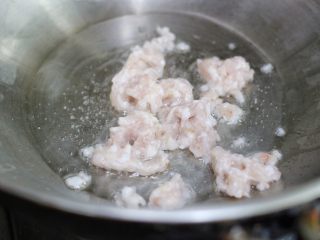 麻婆豆腐,滑入虾肉末，炒散