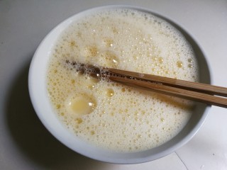 蒸鸡蛋羹,打散均匀