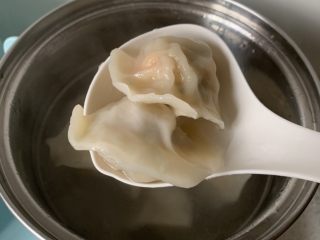 酸汤水饺,捞出水饺