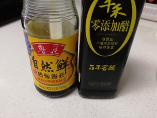 青椒炒杏鲍菇,只需简单的调料。