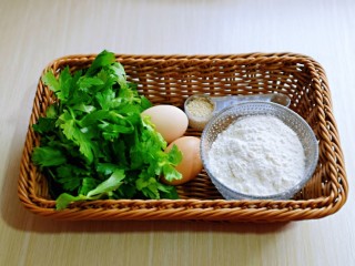 快手早餐～蔬菜鸡蛋饼,准备食材，芹菜叶是我买了一把芹菜摘下来的量。