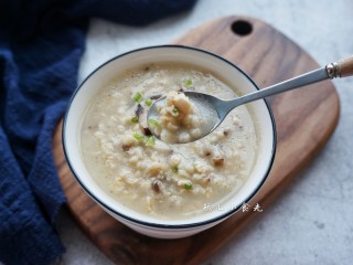 香菇鸡肉燕麦粥,节后清肠或当减肥早餐都是很不错的哦！