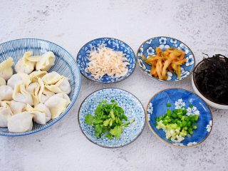 酸汤馄饨,准备好材料