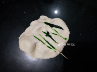 花样馒头—寿桃馒头,第七份面团加入绿色食用色素，也可以加入菠菜粉，抹茶粉。