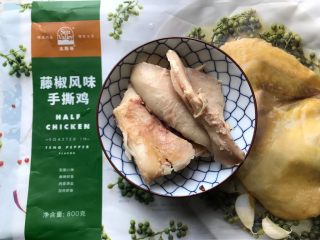 藤椒风味手撕鸡三明治,藤椒风味手撕鸡鸡腿稍微撕碎一点