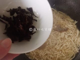 大煮干丝,还有黑木耳丝。