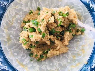 全麦香葱饼干,混合均匀。