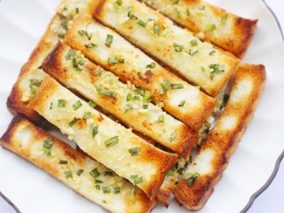 蒜香烤吐司,好吃到停不下来。