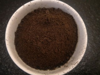 纽约芝士蛋糕,奥利奥碎和黄油搅拌均匀。