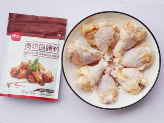 骨头都啃光的奥尔良鸡翅根,准备食材：鸡翅根7个，奥尔良腌料（包装袋腌制比例：肉：水：腌料=100:7:7），蜂蜜适量。