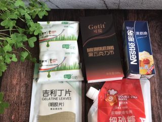 网红小狗慕斯蛋糕,准备好食材