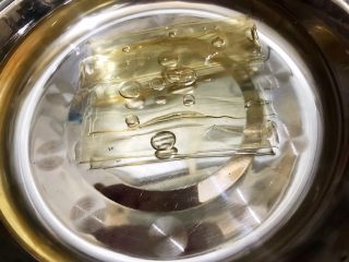 醇厚浓郁的巧克力慕斯蛋糕,现在做慕斯糊吉利丁片用冰水泡软