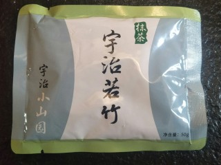 大理石花纹磅蛋糕,其中一份加入5g抹茶粉（可以的话加入品种比较高的成品颜色会更美丽）