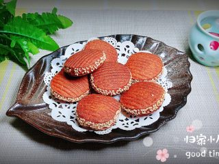 南瓜糯米薯片饼,一盘外酥里软，香酥美味的南瓜糯米薯片饼就上桌了！