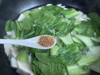 油菜豆腐,鸡精调味