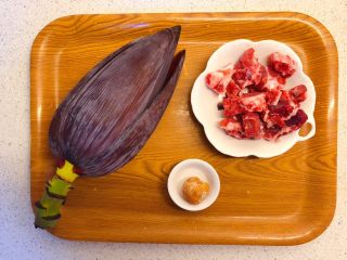 香蕉花排骨汤,主要食材