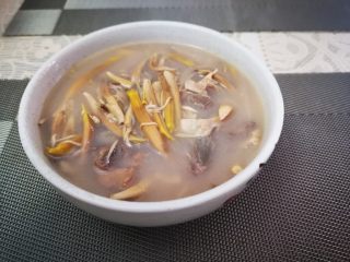 香蕉花排骨汤,成品香滑清润。