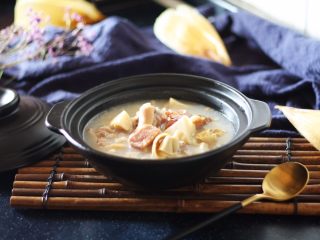 腌笃鲜（猪蹄版）,成品图。
