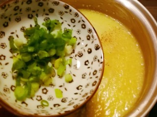 小米海参粥,放入葱碎 关火