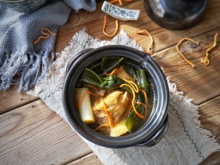 虫草花海带脊骨汤,上桌。