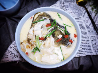 鱼头炖汤,成品