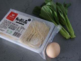 青菜鸡蛋面,材料准备好