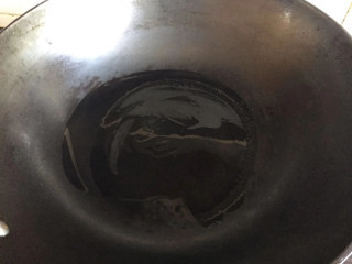 青菜平菇鸡蛋汤,热锅倒油