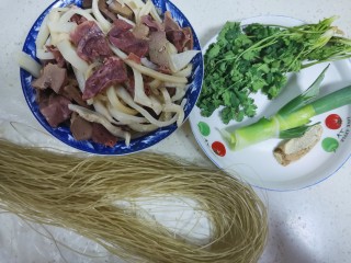 羊杂汤,准备食材备用