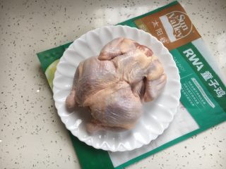 童子鸡鸡汤面,童子鸡提前解冻好。