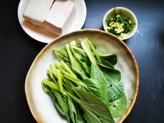 蛋炒饭（家常简洁版）,青菜豆腐汤