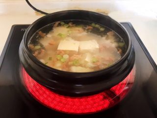 砂锅豆腐汆羊肉,大火烧开后煮20分钟