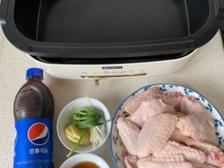 可乐鸡翅,先把材料备好