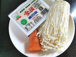 金针菇豆腐汤,准备食材