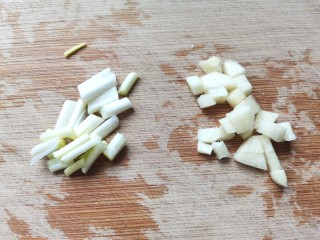 金针菇豆腐汤,葱末蒜末