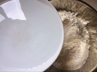 上海鲜肉锅贴（煎饺）,开水、开水、一定是开水和面