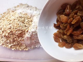 葡萄干燕麦脆饼,再加入葡萄干